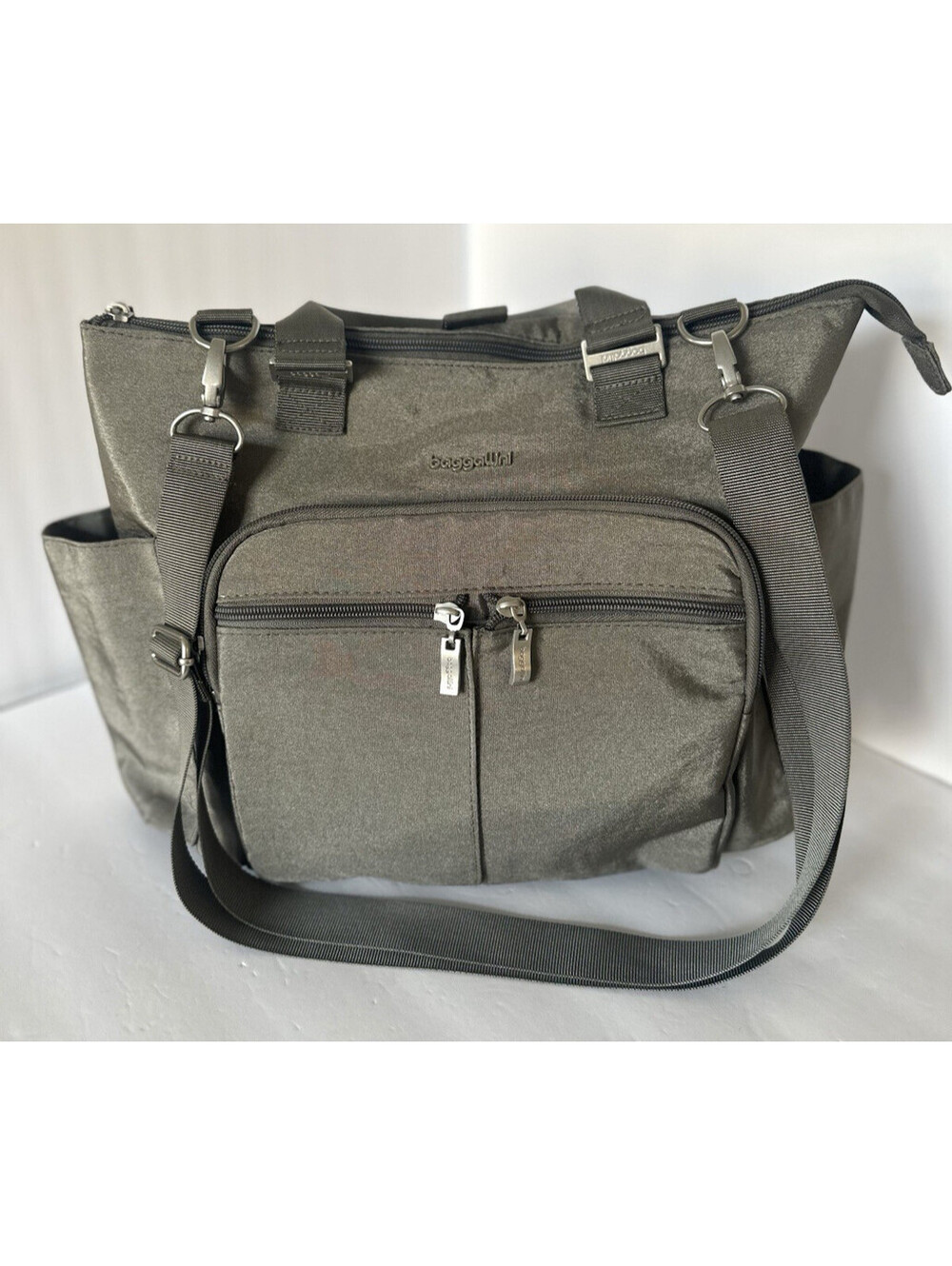 Baggallini Metallic Silver Travel Tote  Laptop Carryall Organizer Bag EUC